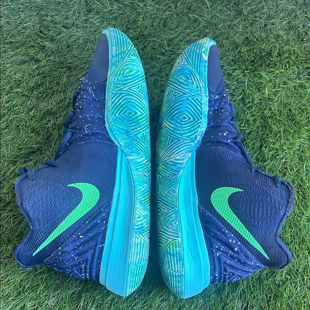 Nike‎ Men's Dark Blue and Bright Green Athletic Shoes